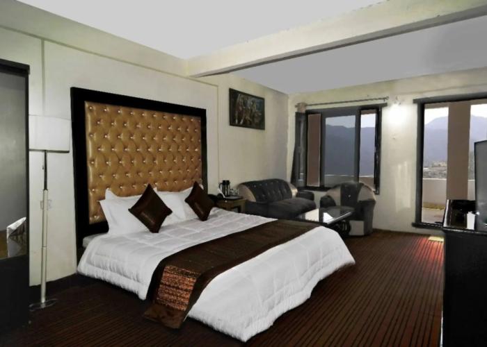 Hotel Kausani Retreat