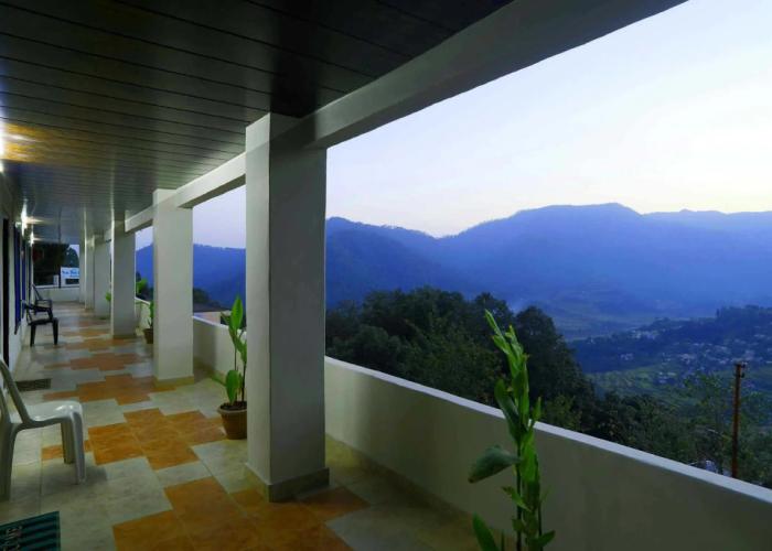 Hotel Kausani Retreat