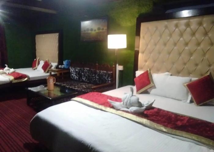 Hotel Kausani Retreat