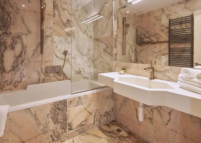 M Suite Hotel