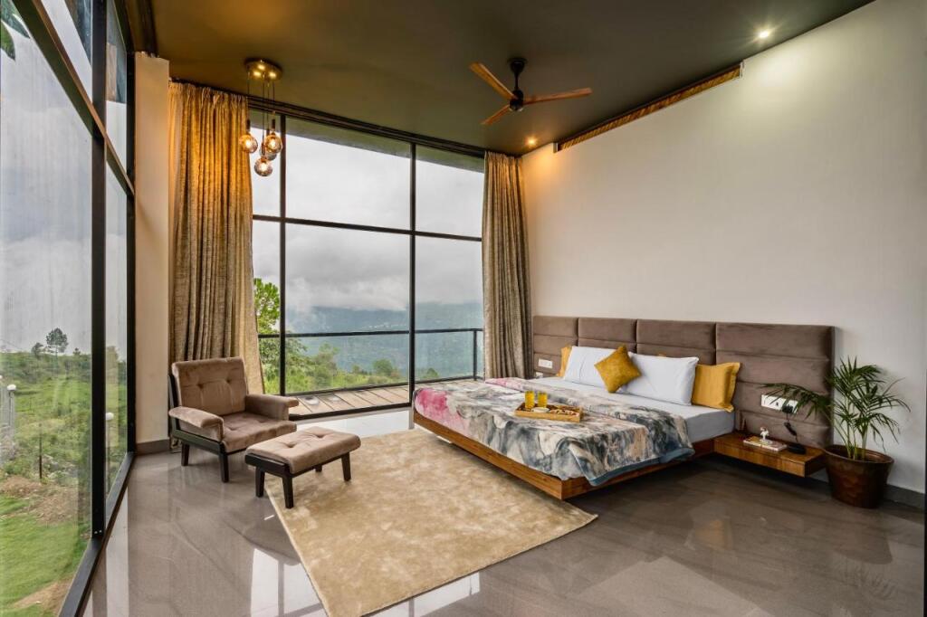 Saffronstays Glasshouse Celeste, Ranikhet