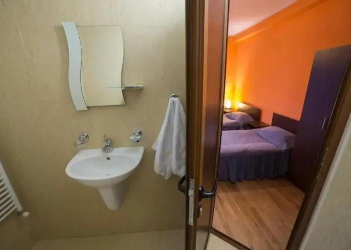 Kris Hotel