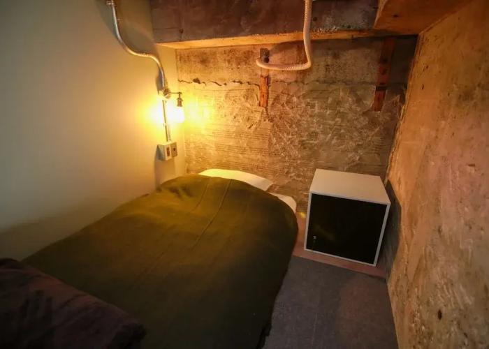 RED SUBMARINE - Hostel