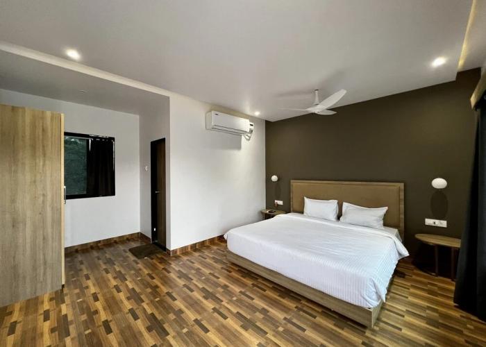 Paramount Riverfront Resort & Spa