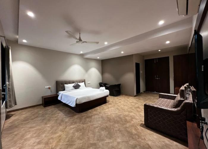 Paramount Riverfront Resort & Spa