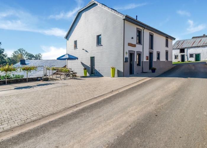 Holiday Home in Nadrin Near Lake and Forest
