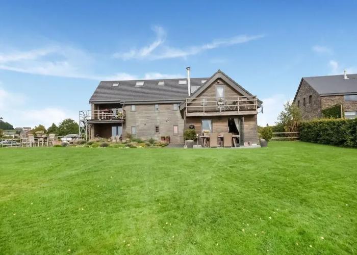Comfortable and Spacious Apartment With Cosy Terrace and Fabulous View