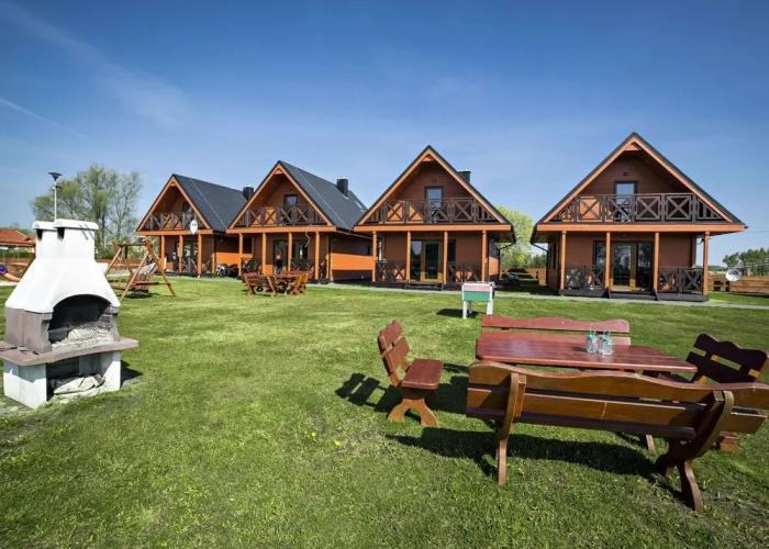 Lovely House Overlooking the Lake, Near the Sea, Ideal for 9 People