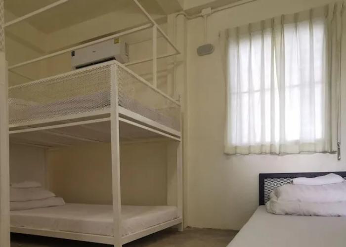 ATOM Poshtel - Hostel