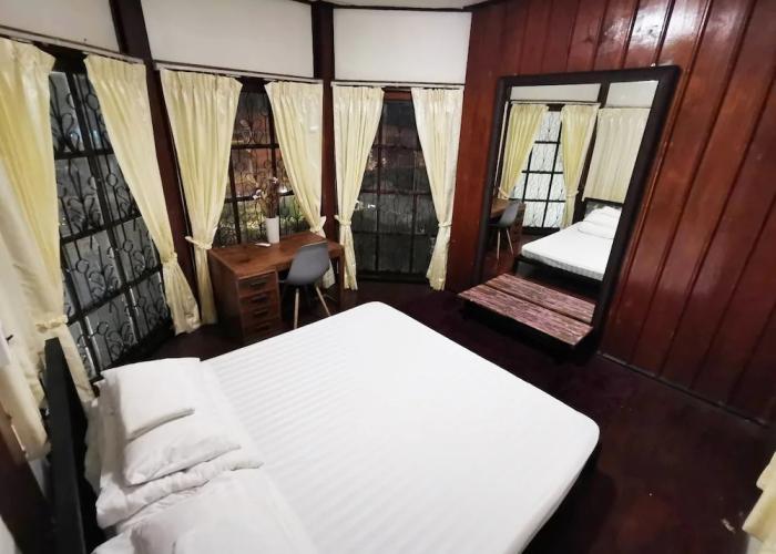 ATOM Poshtel - Hostel