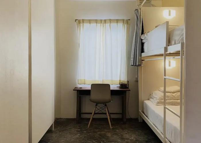ATOM Poshtel - Hostel