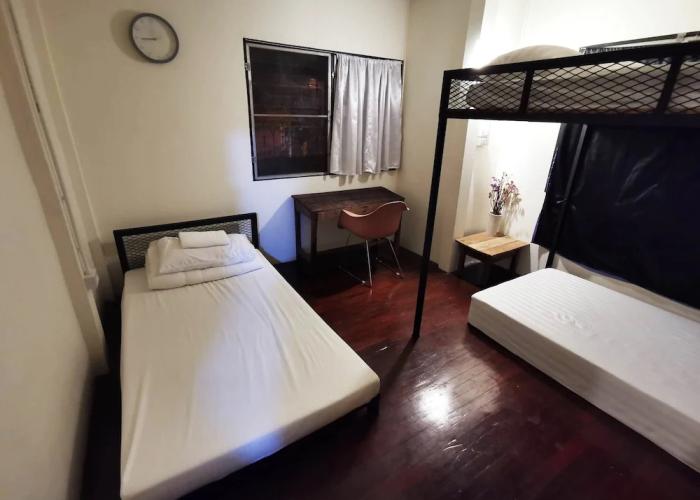 ATOM Poshtel - Hostel