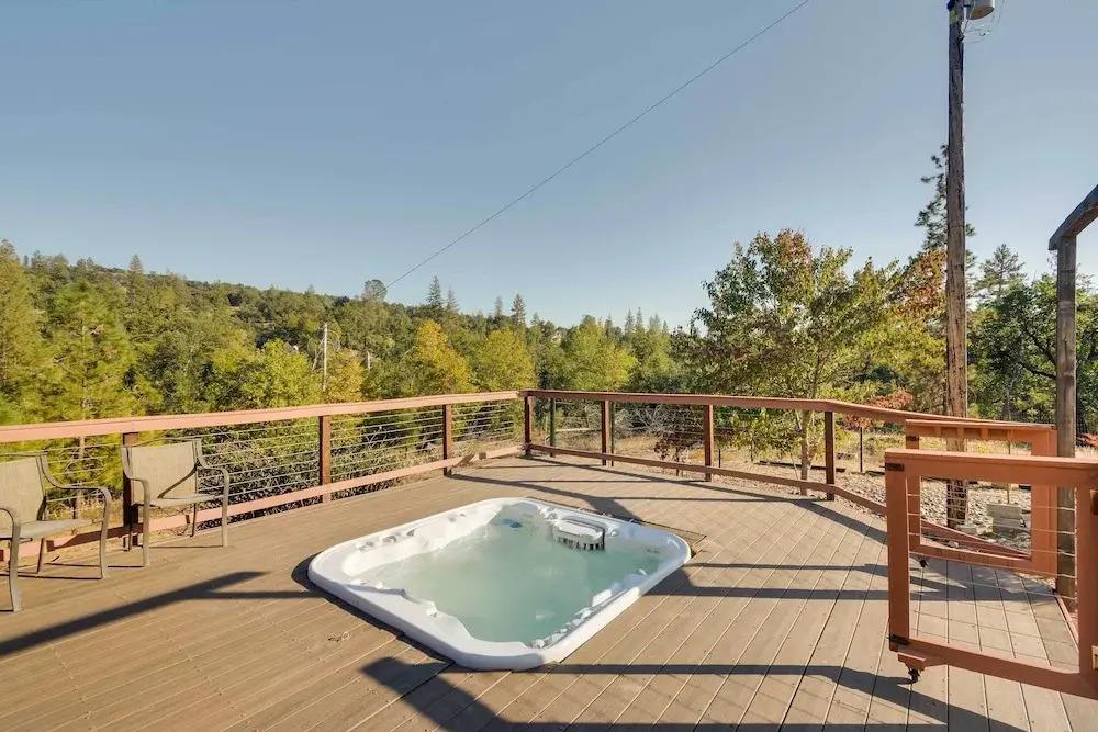 Waterfront Mariposa Vacation Rental w/ Hot Tub