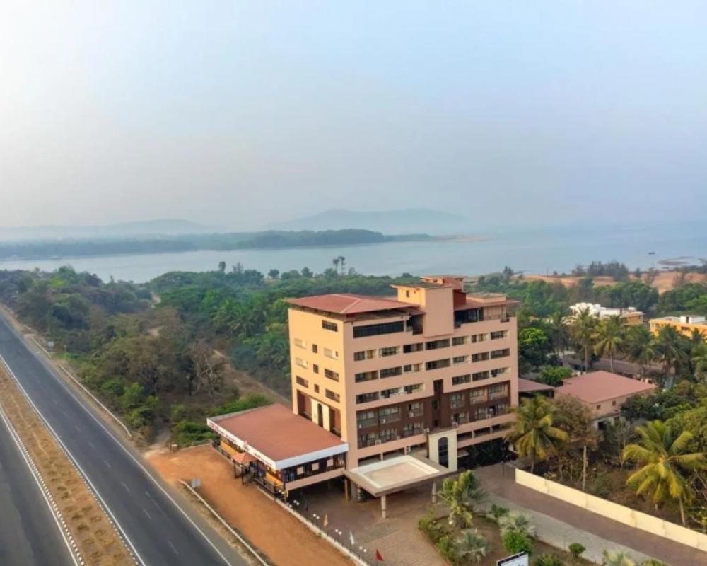 фото Sterling Karwar