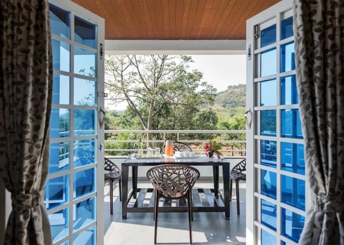 CosmicStays Ekantam - Mountain View Villa near Pune