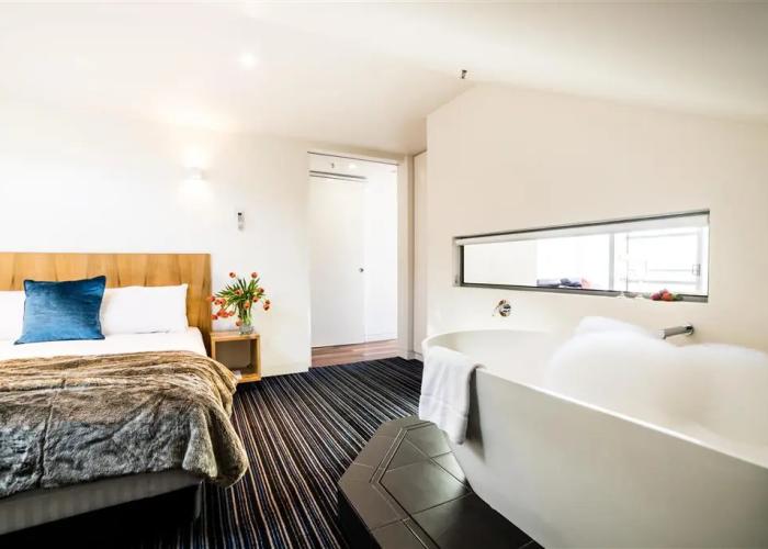 Salamanca Wharf Hotel