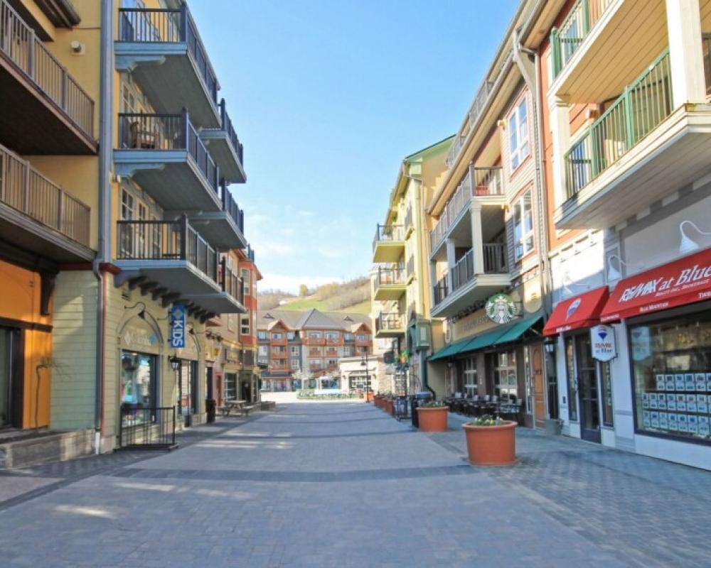 Mountain Views, Steps to BM Village, Hot Tub, BBQ.