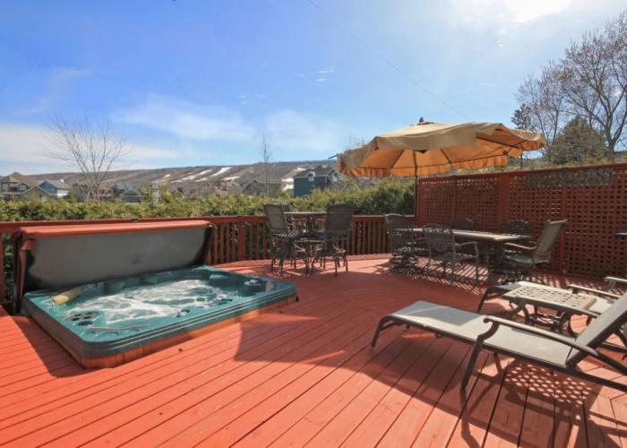 Mountain Views, Steps to BM Village, Hot Tub, BBQ.