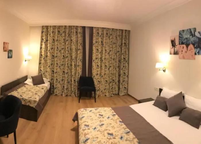 Non-Stop Hotel