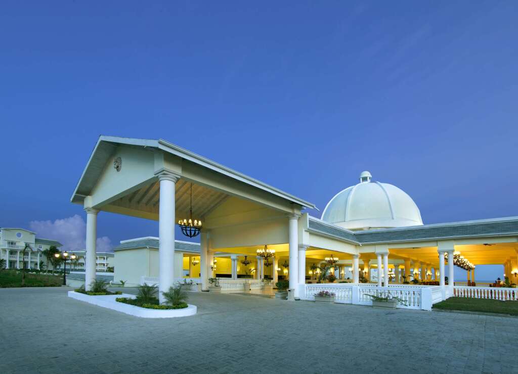 Grand Palladium Lady Hamilton Resort & Spa All Inclusive