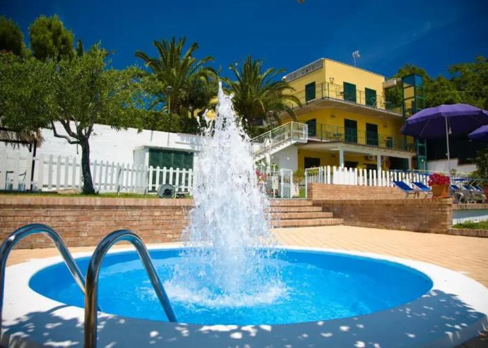 Hotel Le Cave