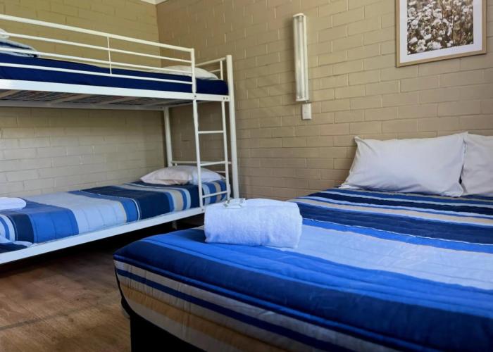 Emu Beach Chalets