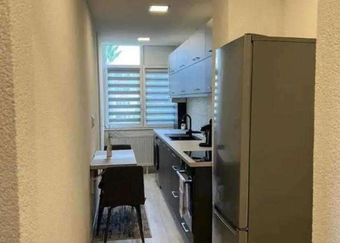 Barney Apartman
