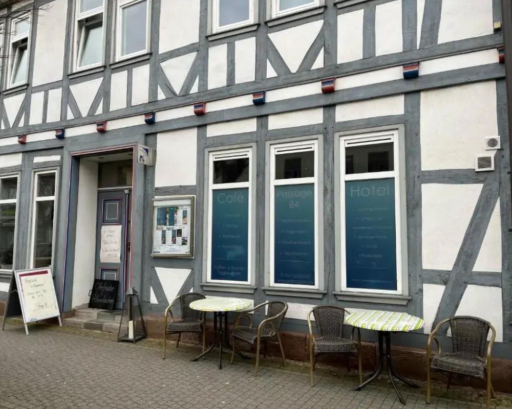 Passage 84 - Hotel & Café