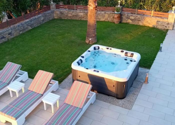 Villa in Nopigia with shared pool