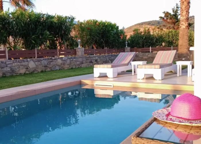 Villa in Nopigia with shared pool