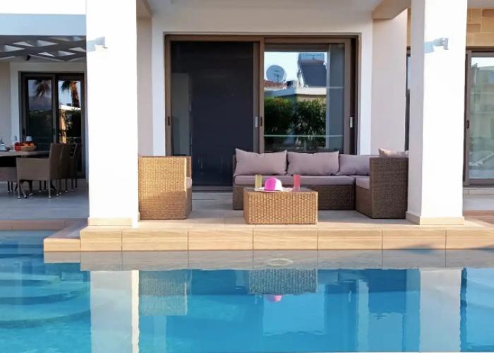 Villa in Nopigia with shared pool