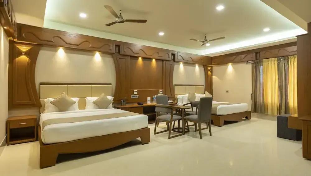 фото Hotel Arjunaa