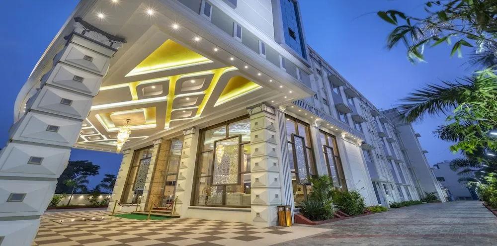 фото Hotel Arjunaa