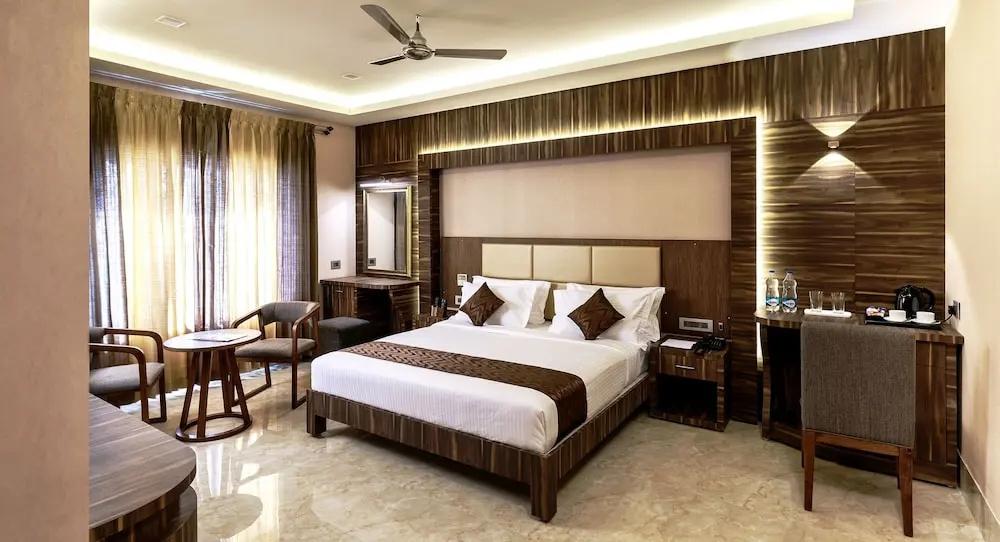 фото Hotel Arjunaa