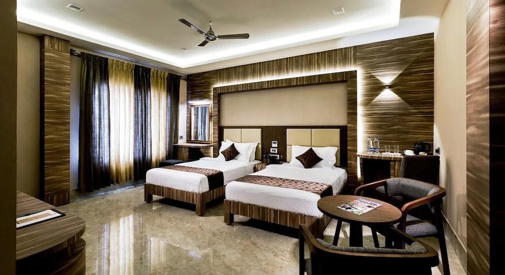 фото Hotel Arjunaa