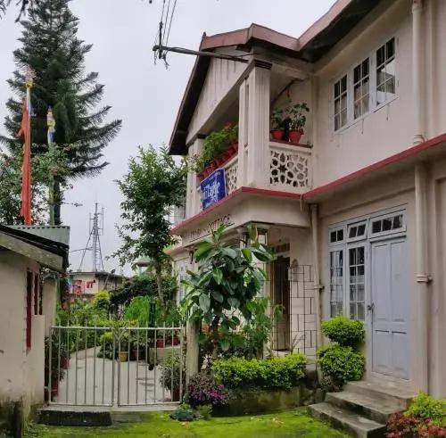 Deki Lodge