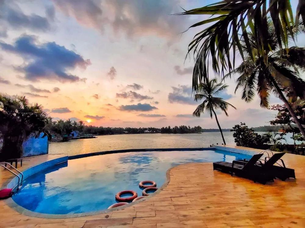 фото Paradise Lagoon