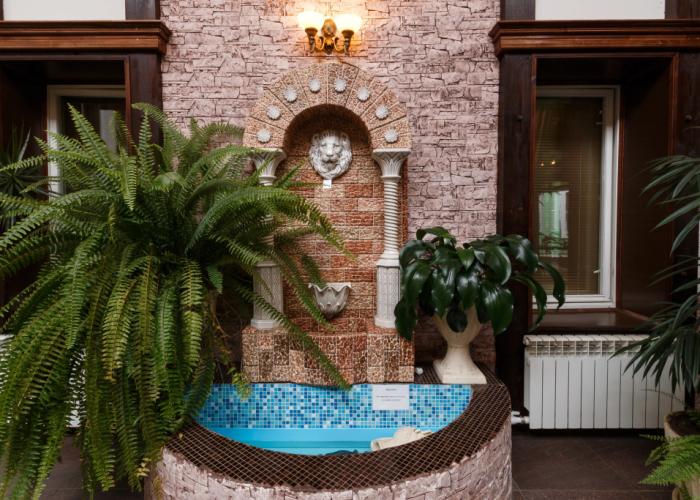 Voznesenskaya Hotel