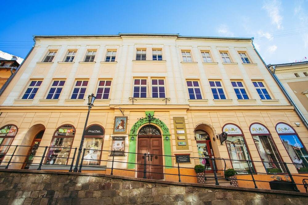 Divná Pani Luxury Gallery Rooms