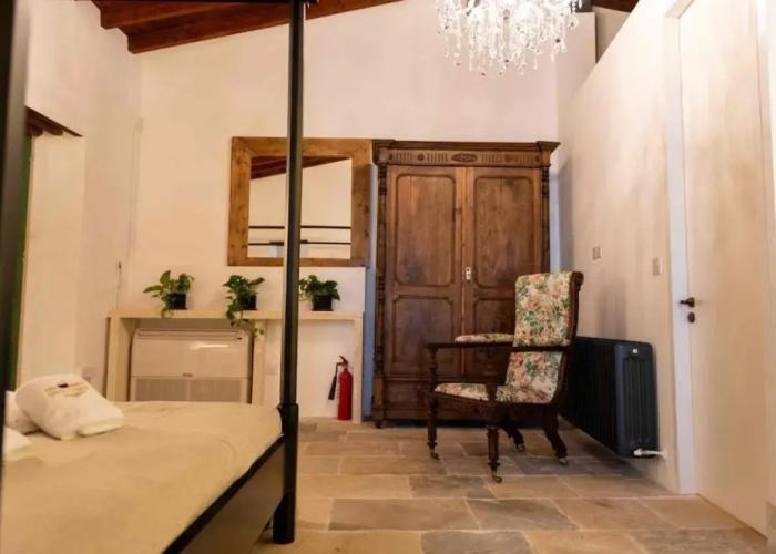 Oinou Strata - Adults Only