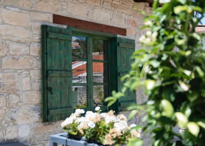 Oinou Strata - Adults Only