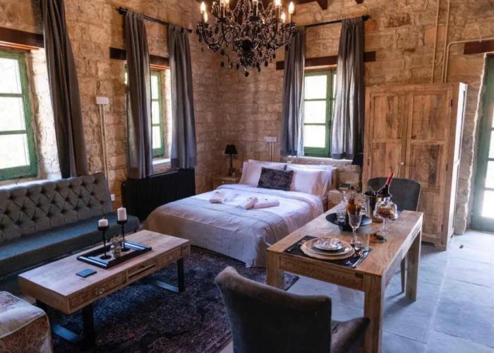 Oinou Strata - Adults Only