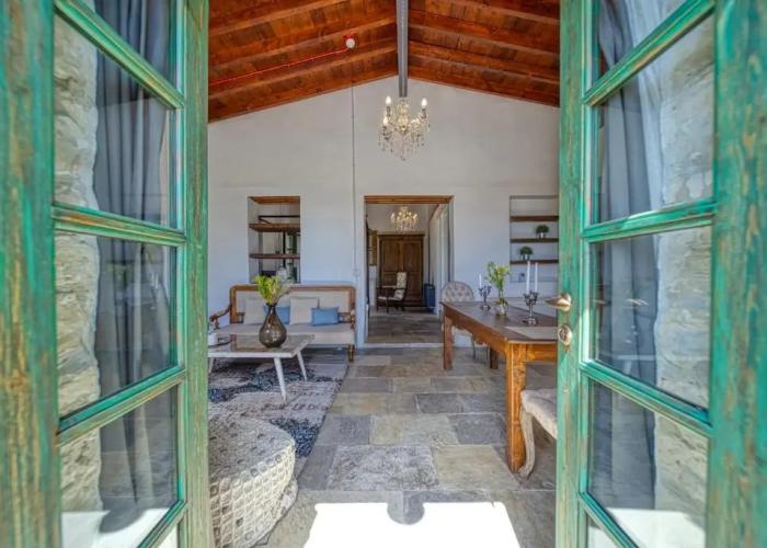 Oinou Strata - Adults Only