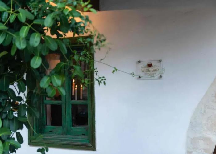 Oinou Strata - Adults Only