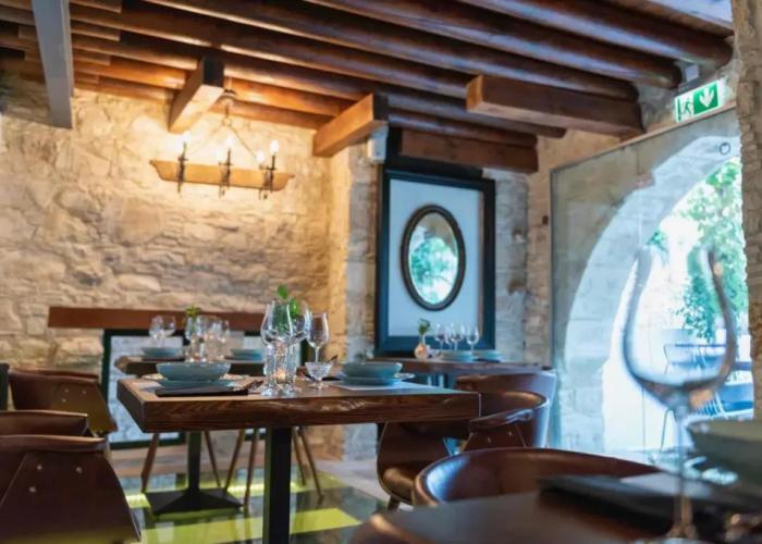 Oinou Strata - Adults Only