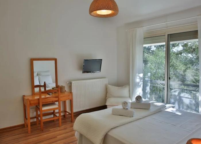 Nestor Hillside Moniatis House