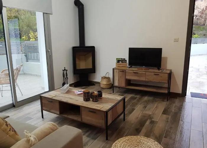 Evmelia Kakopetria Suites