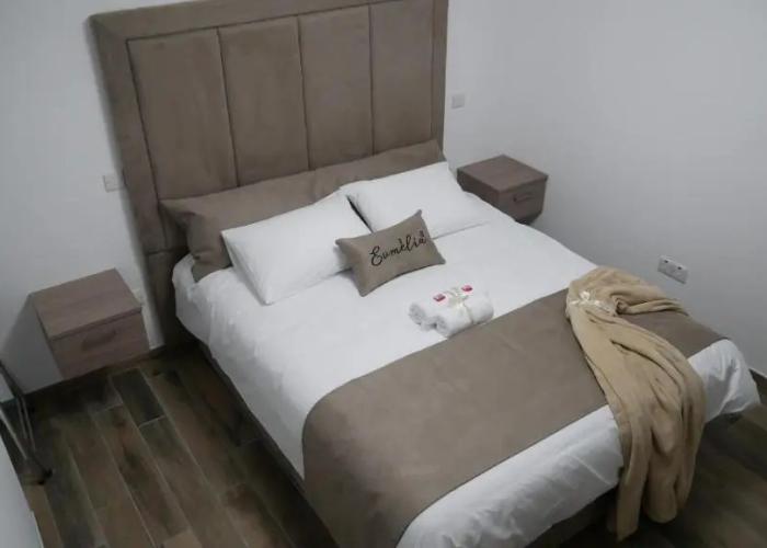 Evmelia Kakopetria Suites