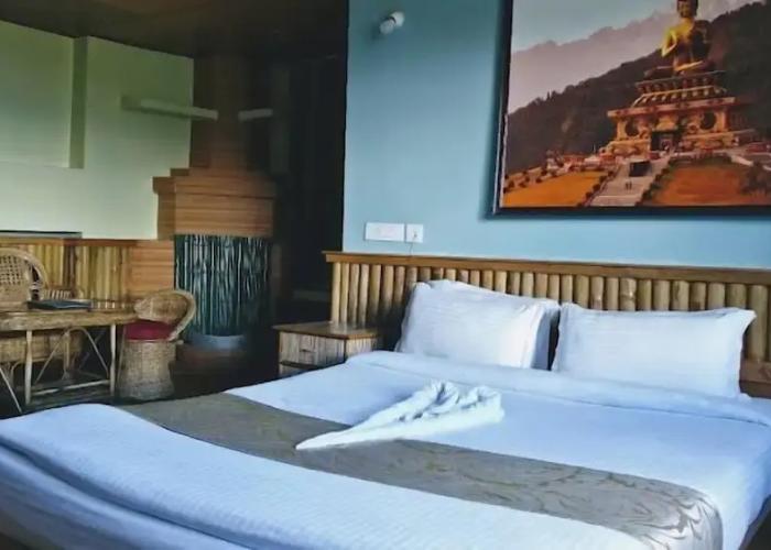 Hotel Ravongla Star