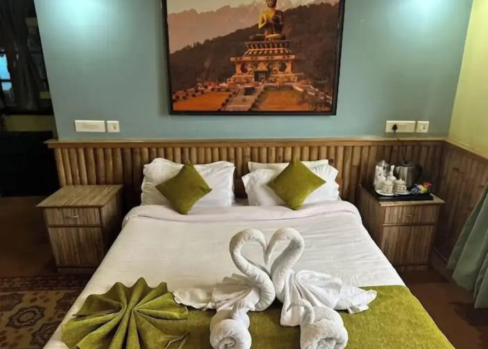 Hotel Ravongla Star